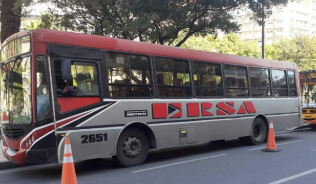 Apedrearon un colectivo y una menor de 6 años terminó herida | Córdoba