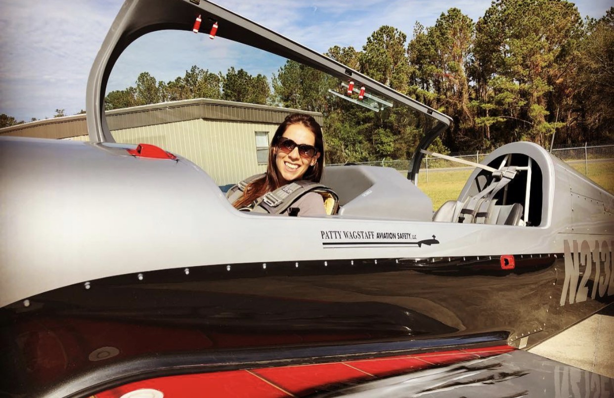 Declaran personalidad destacada a la primera mujer piloto argentina de acrobacia | Actualidad