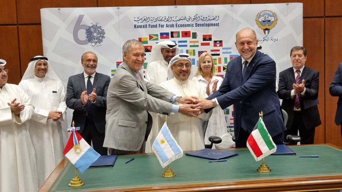 Schiaretti y Perotti firmaron en Kuwait el crédito para iniciar la construcción del acueducto Santa Fe-Córdoba | Política y economía