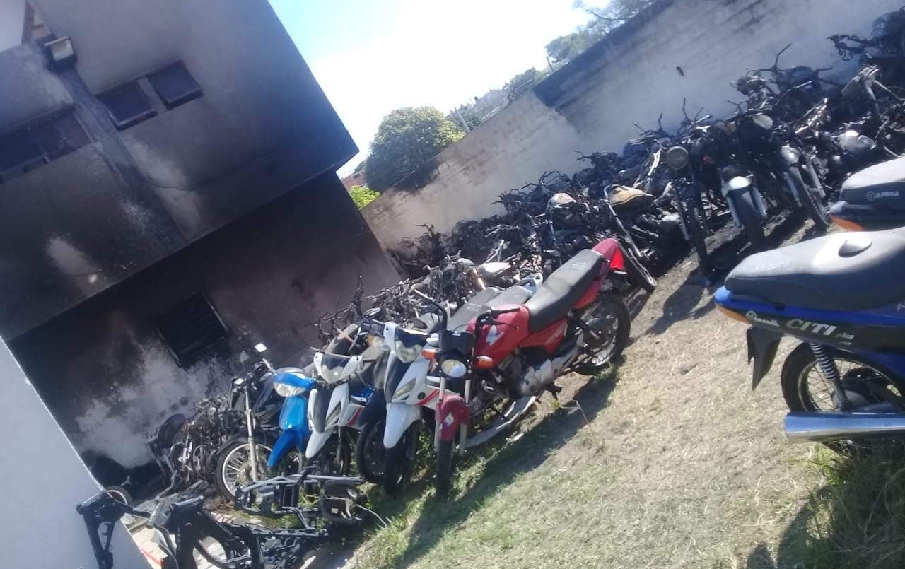 Van a juicio tres policías por un asado que terminó con 79 motos quemadas | Córdoba