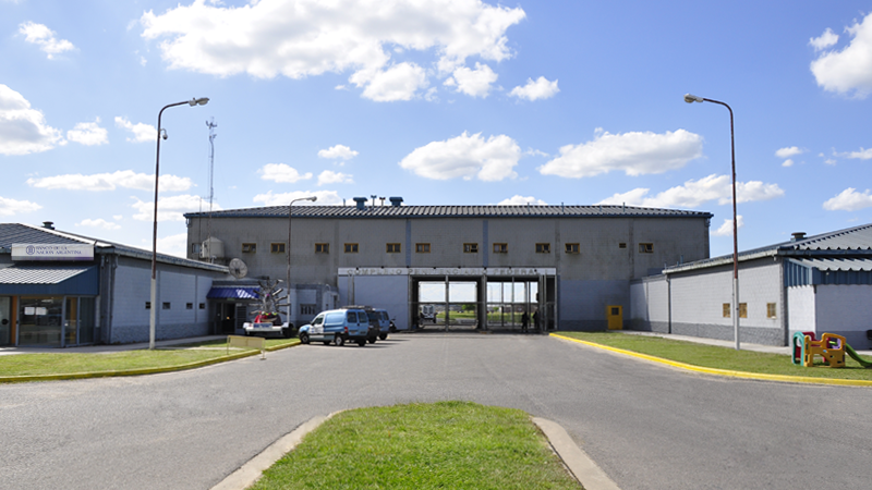 Un muerto y tres internados en grave estado por una intoxicación en la cárcel de Ezeiza | Actualidad