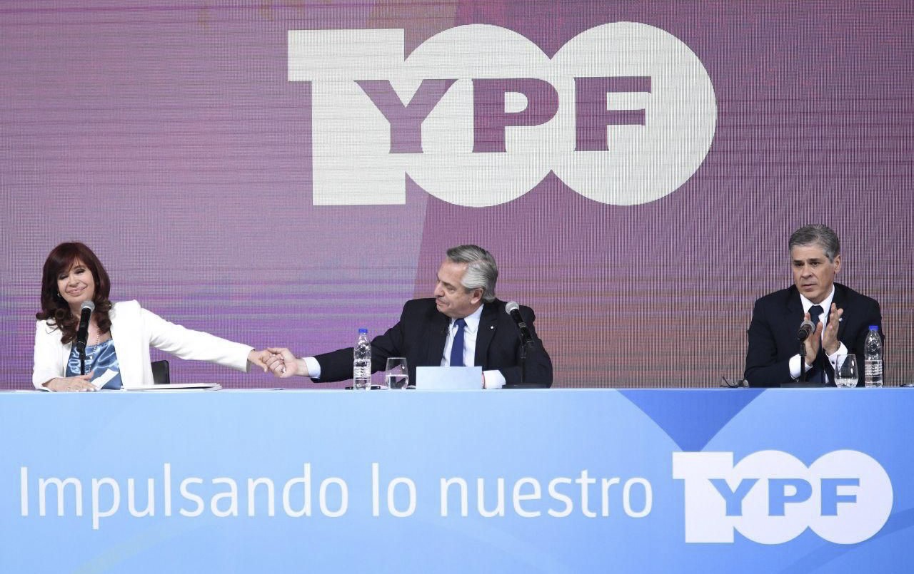 Alberto y Cristina se volvieron a mostrar juntos en un acto por YPF | Política y economía