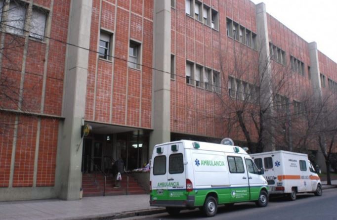 Mar del Plata: tardaron en atender a su hijo y rompió una puerta del hospital | Actualidad