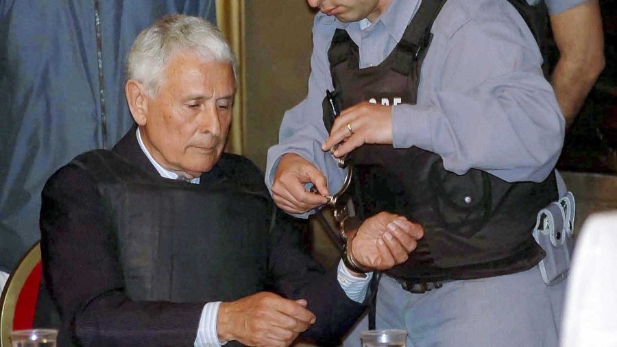 Le otorgaron la prisión domiciliaria al represor Miguel Etchecolatz | Actualidad