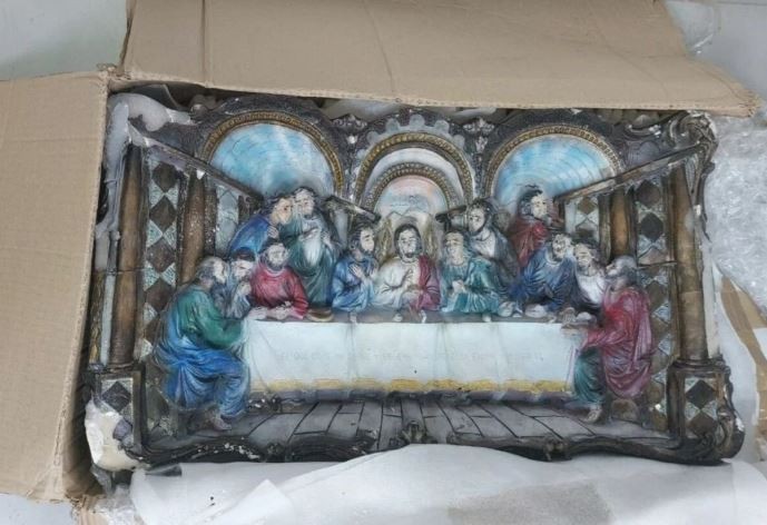 Un hombre intentó ingresar al país 23 kilos de cocaína en tres estatuas de cera | Actualidad