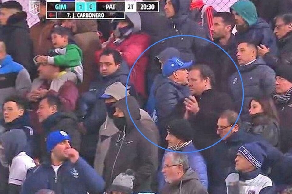 Diego Maradona volvió a "aparecer" en una tribuna y ya se convirtió en una leyenda viral | Curiosidades
