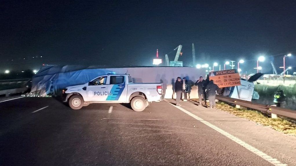 Vuelco y muerte en Panamericana: El camionero viajaba hacia Córdoba | Córdoba