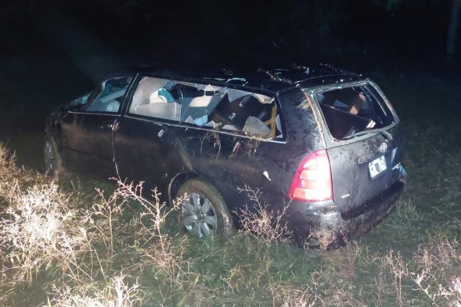 Coche fúnebre cayó a un arroyo y murieron dos ocupantes: detuvieron al conductor | Actualidad
