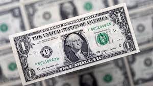 El dólar "blue" cerró en alza a $220 y cayó el riesgo país | Política y economía