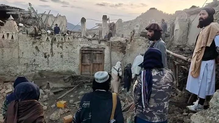 Mil muertos por un sismo que sacudió el este de Afganistán | Internacionales