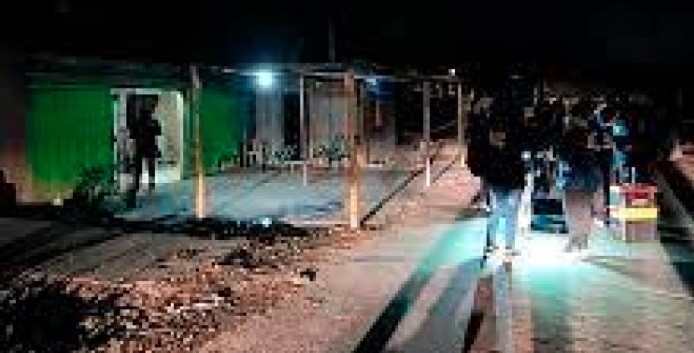 Doble crimen en Rosario: sicarios asesinan de 40 tiros a una mujer y su hija | Actualidad