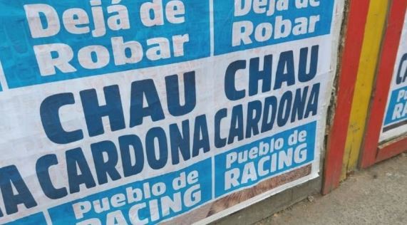 Duros afiches contra Cardona en la sede de Racing: "Dejá de robar" | Deportes