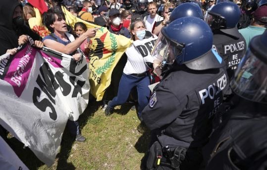 Cientos de ciudadanos protestan contra cumbre del G7 en el sur de Alemania | Internacionales
