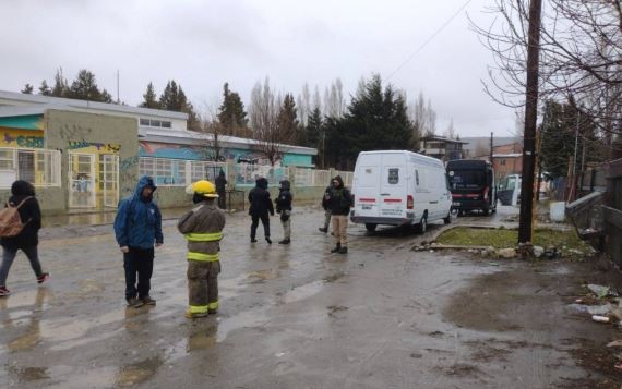 Bariloche: evacuaron un colegio porque un estudiante llevó una supuesta granada | Actualidad