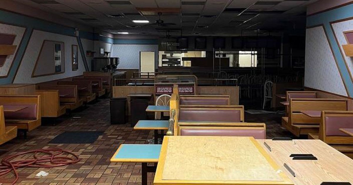 "Congelado en el tiempo": hallaron un local de comidas rápidas de los 80 atrás de un muro de un shopping | Internacionales