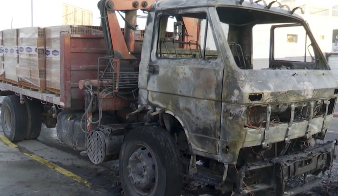 Se incendió un camión en plena avenida Colón | Córdoba