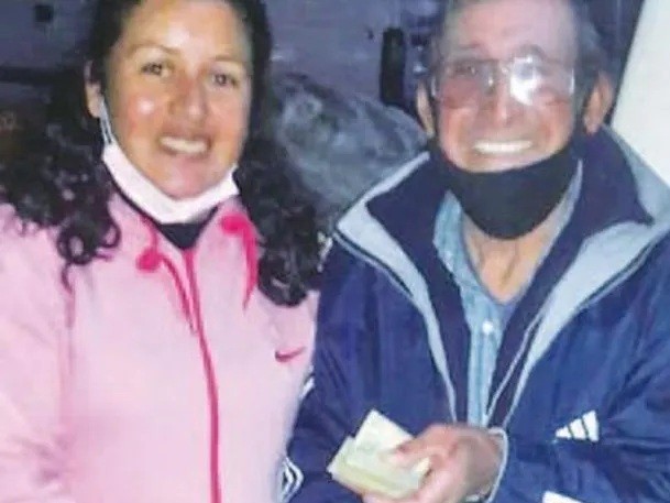 Encontró 50 mil pesos, un hombre la engañó y pudo dar con su verdadero dueño | Actualidad