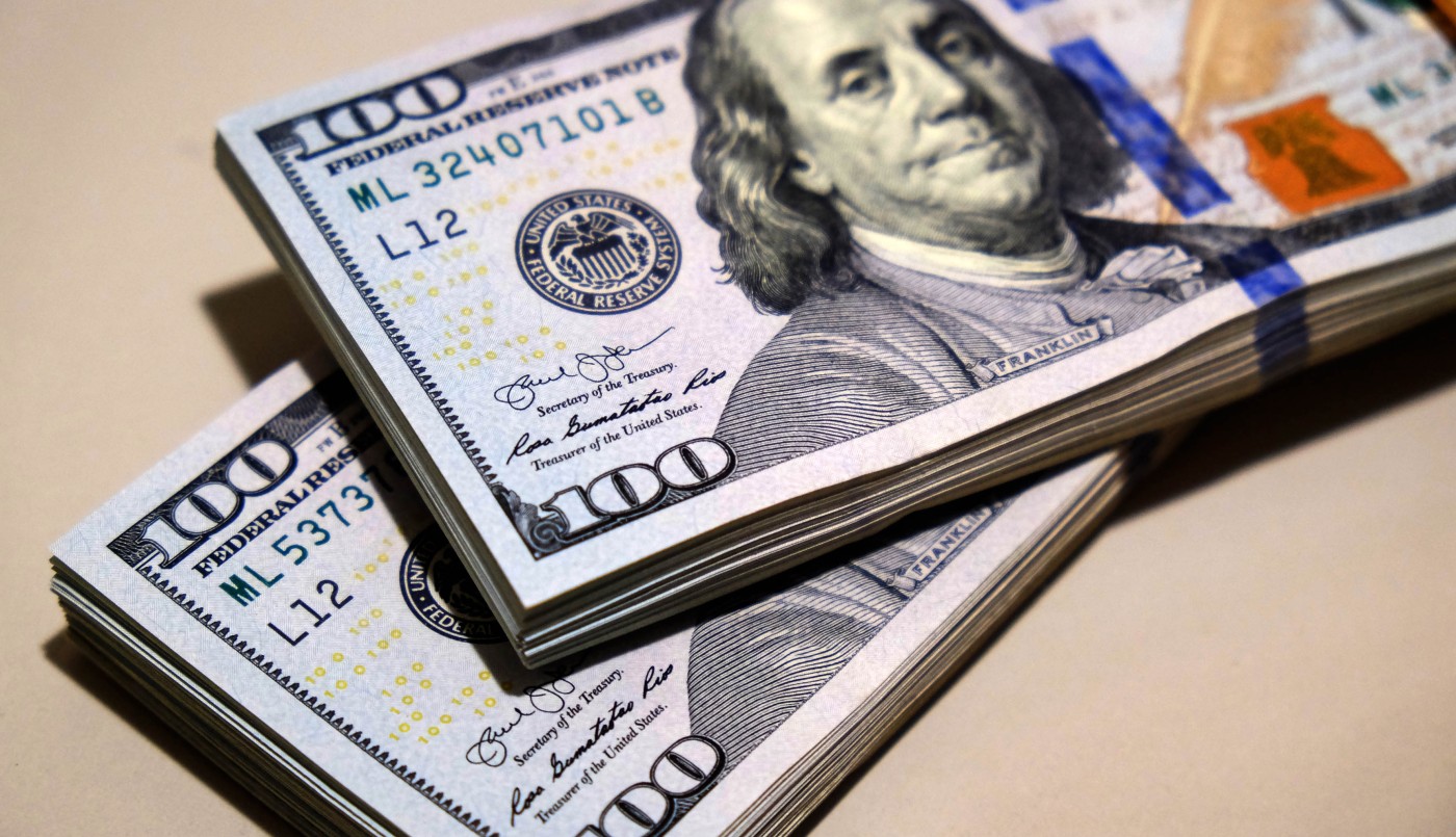 Volatilidad en el mercado cambiario: baja el blue pero suben los dólares finacieros | Política y economía