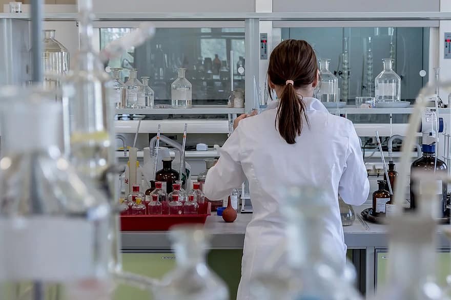 Estados Unidos autorizó la prescripción de un medicamento oral para pacientes graves de covid | Salud