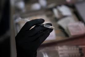 Caen bolsas mundiales por temor a nuevos confinamientos en China por rebrote de Covid | Internacionales