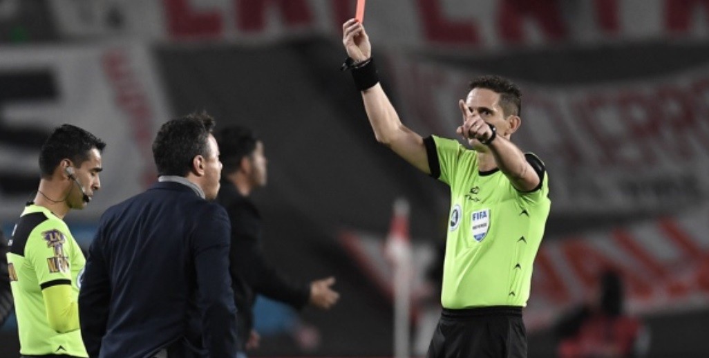 "No tenés los huevos para expulsarme": Gallardo insultó al árbitro, lo echaron y suspendió la conferencia | Deportes