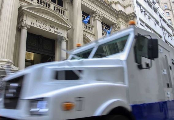 Ante la incertidumbre sobre la inflación, algunos bancos limitan los plazos fijos ajustados por UVA | Política y economía