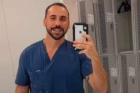 Duro recibimiento en la cárcel al médico anestesista que violó a una mujer mientras daba a luz | Internacionales