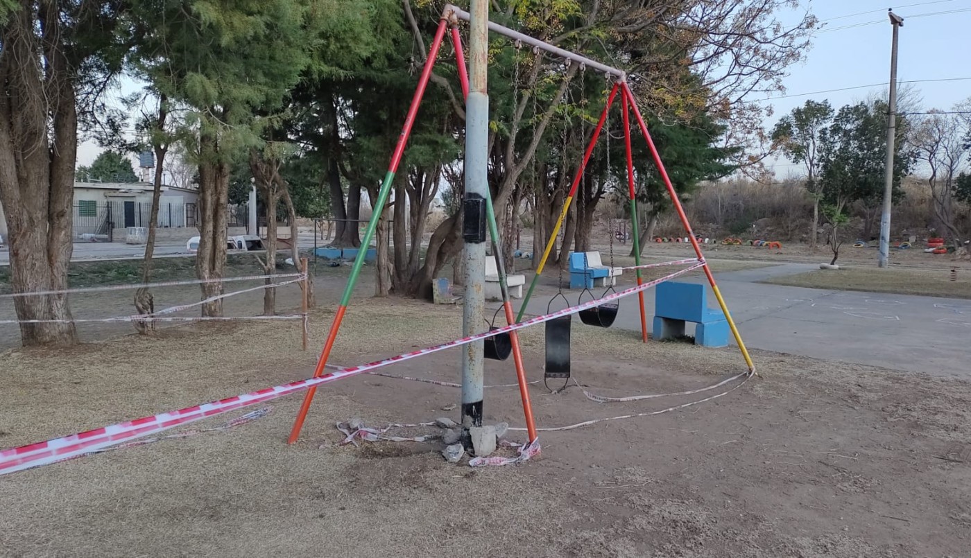 Una nena de 9 años recibió una descarga eléctrica del poste de una plaza | Córdoba