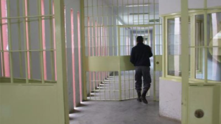 Guardiacárcel intentó ingresar 20 celulares a la cárcel de Bower | Córdoba