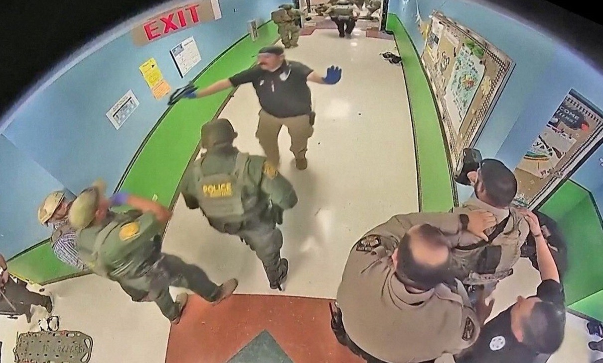 Duro informe oficial por el tiroteo en la escuela de Texas: respuesta policial "caótica" y "apática" | Internacionales