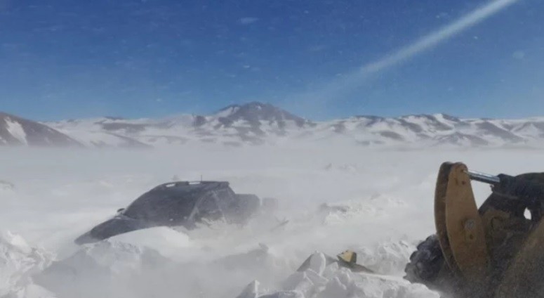 Varados tres días en su camioneta, a 30 grados bajo cero: rescataron a familia en la Cordillera de los Andes | Actualidad