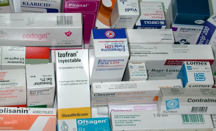 El Gobierno acordó con los laboratorios mantener por dos meses los precios de los medicamentos | Política y economía