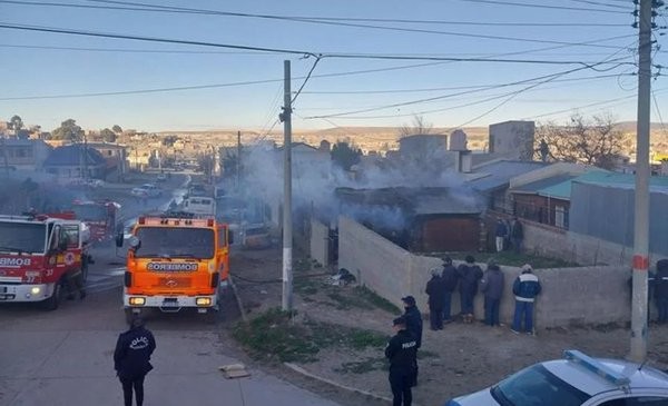 Una mamá murió junto a sus hijos cuando intentaba salvarlos del incendio de su casa | Actualidad