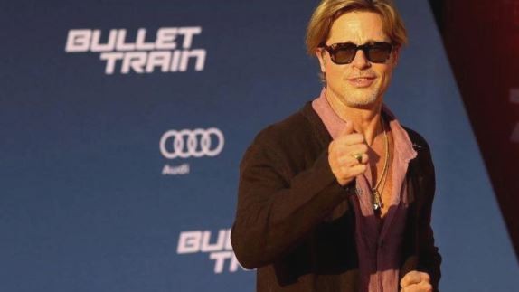 Brad Pitt revolucionó la alfombra roja de Berlín con un look en pollera | Espectáculos