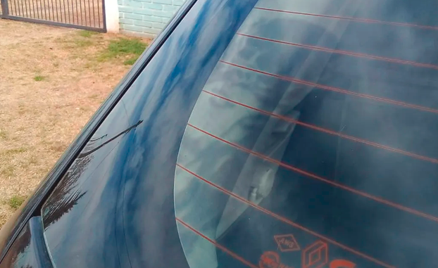 La foto viral de la imagen de Jesús en el vidrio trasero de un auto | Actualidad