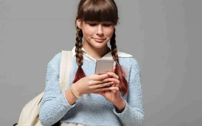 Investigan si el uso de dispositivos electrónicos incide en la aparición precoz de la pubertad | Actualidad