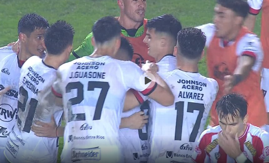 La crónica del bochornoso final del partido entre Patronato y Barracas | Deportes