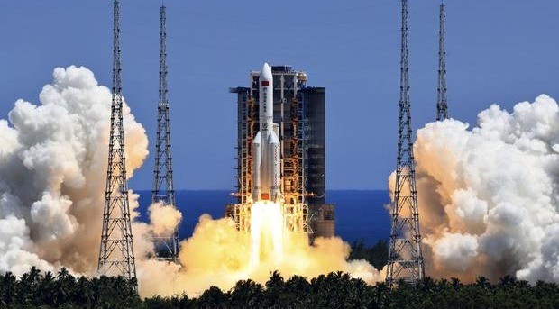 El cohete chino fuera de control cayó sobre el Océano Índico | Internacionales