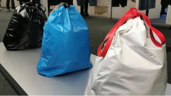 Balenciaga sacó a la venta una bolsa de basura a US$1.790 | Internacionales