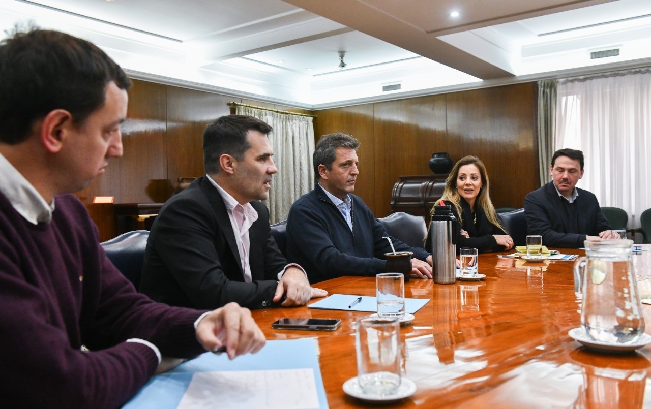 Tras el recambio de autoridades, Massa se reunió con los nuevos funcionarios en Energía | Política y economía