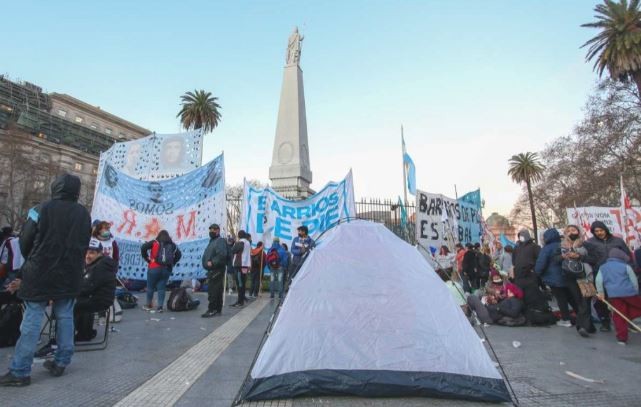 Los movimientos sociales resolvieron levantar el acampe en Plaza de Mayo | Política y economía