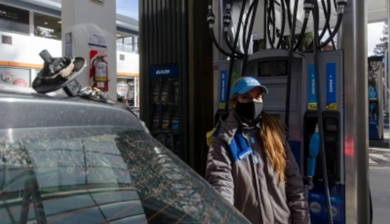 YPF no descarta un nuevo aumento en las naftas en el corto plazo | Política y economía