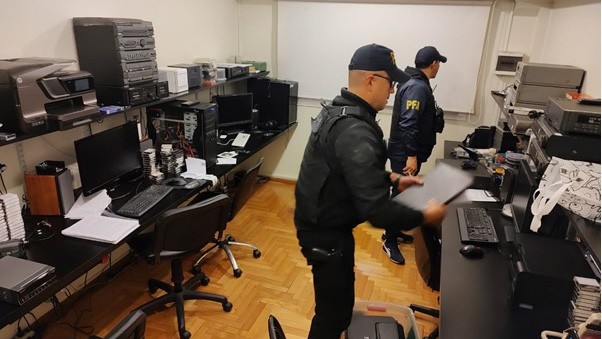 Diecinueve detenidos en 50 allanamientos contra una secta acusada de trata y otros delitos | Actualidad