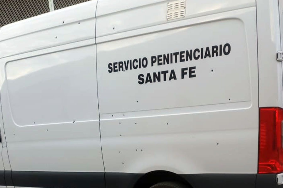 Atacan a tiros a móvil del Servicio Penitenciario y dejan herido a un agente y un recluso | Actualidad