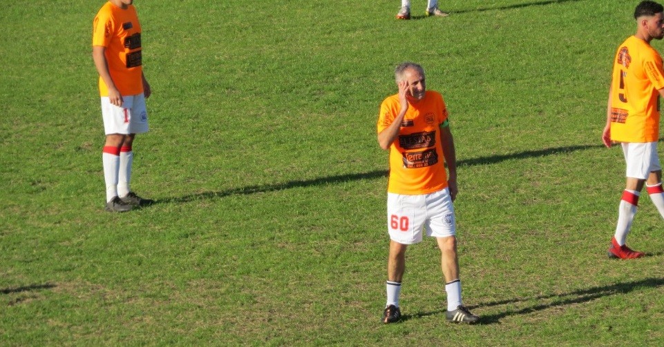Récord: futbolista titular a los 60 años | Deportes
