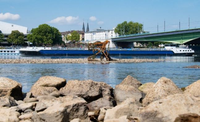 El nivel de agua en el tramo bajo del Rin descendió a un mínimo histórico | Internacionales