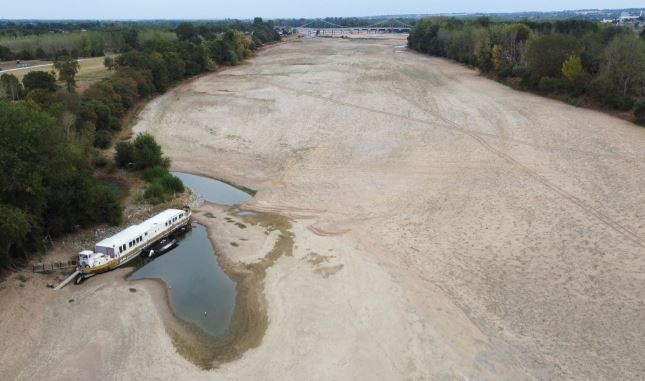 El río francés Loira marca nuevos mínimos por la sequía de sus afluentes | Internacionales
