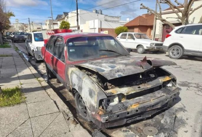 Acordó permutar su auto, se arrepintió y ante la negativa de la otra persona lo prendió fuego | Actualidad