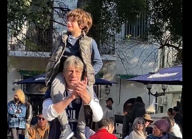 Un nene se perdió y la gente cantó para reencontrarlo con su familia | Curiosidades