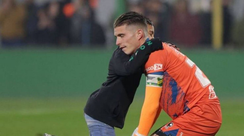 La foto emotiva en Defensa y Justicia-Boca: "Nos ayudan a encontrar a este nene" | Deportes